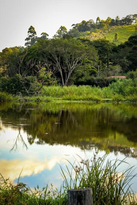 Recanto Dos Beija Flores, Chale Lantana C Monte Alegre do Sul Extérieur photo